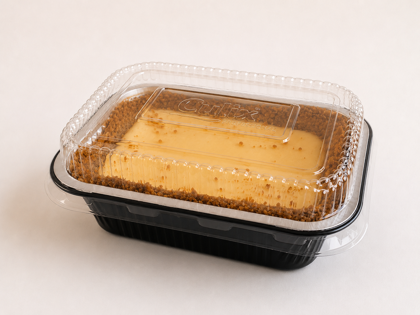 New York cheesecake en su envase con tapa transparente